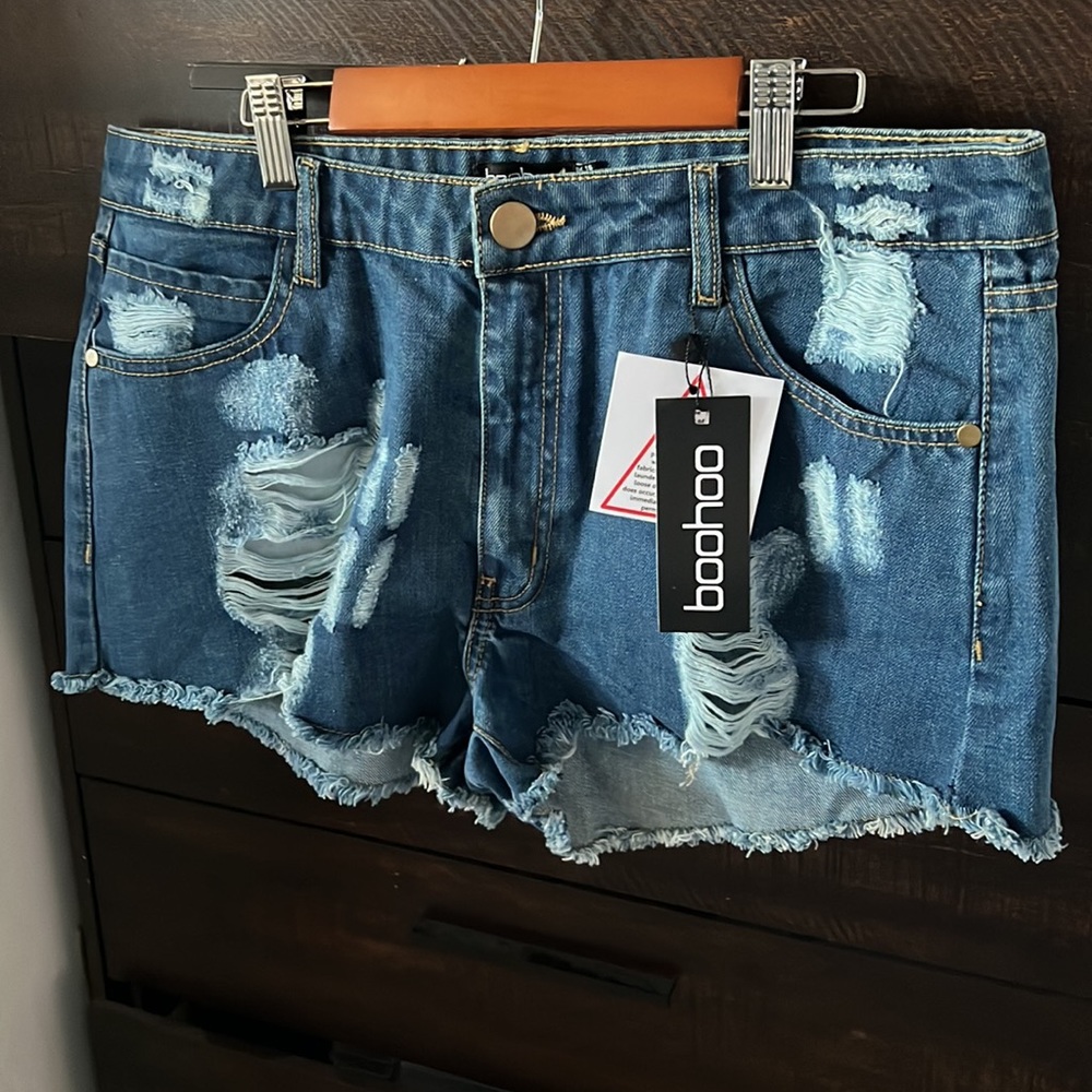 boohoo NWT PLUS Anabella Distressed Mid Wash Denim Shorts Size 16